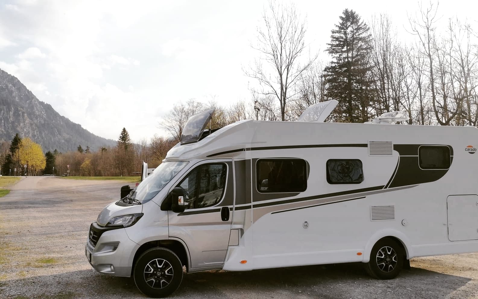 Carado T 447 - komfortables Teilintegriertes Wohnmobil für bis zu 4 Personen in Kutzleben