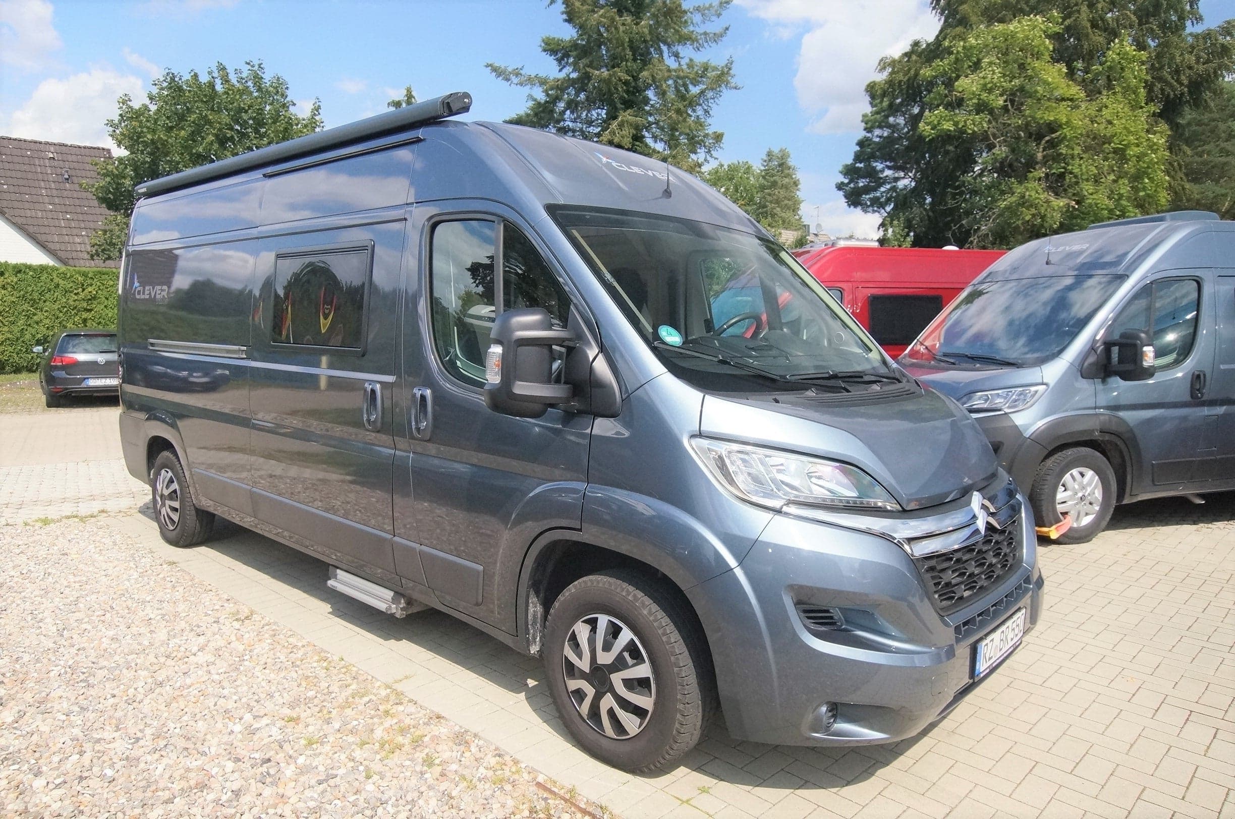 CLEVER Vario Kids - kompakt, komfortables Wohnmobil für 2 bis 4 Personen in Güster