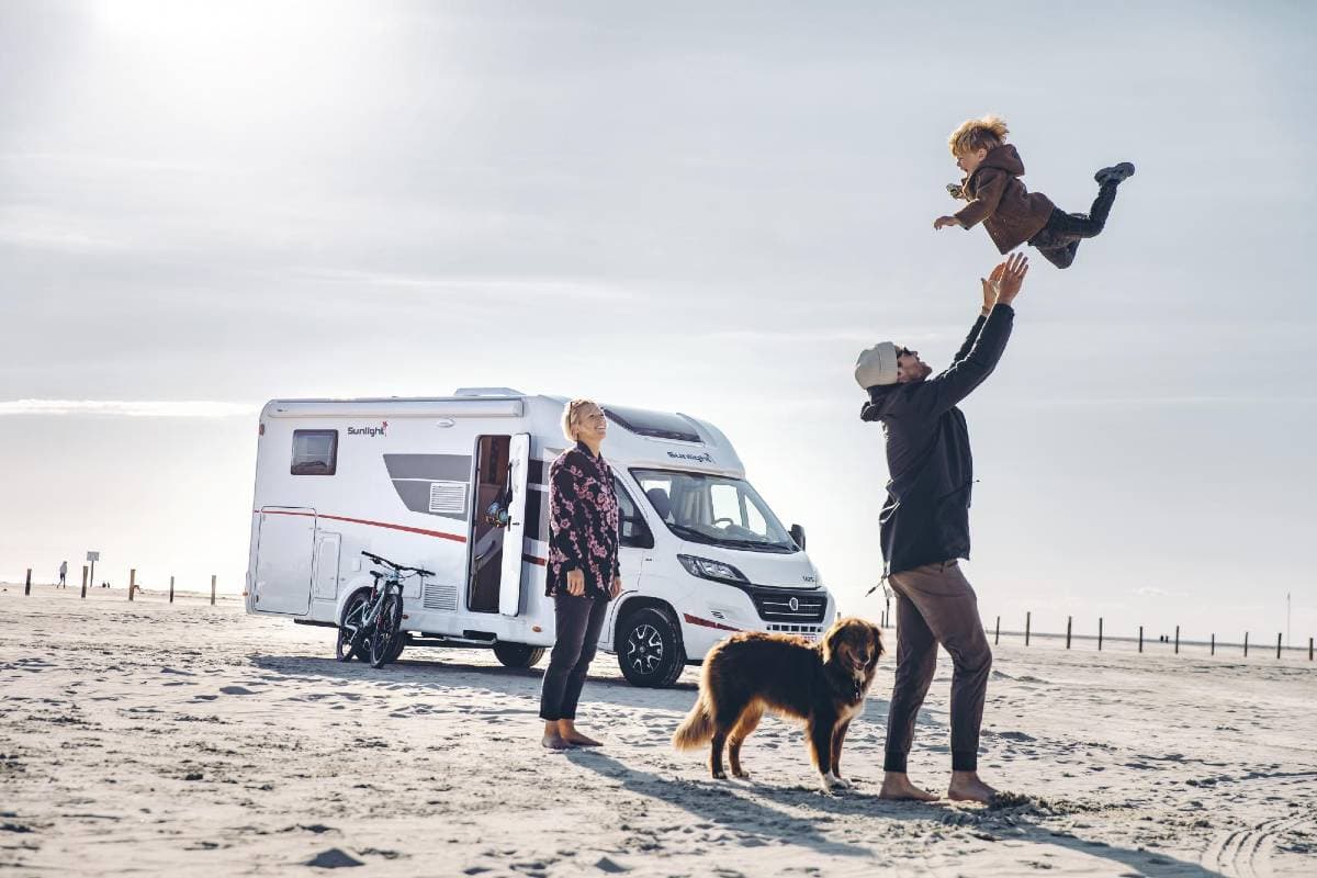 Family Standard - Sunlight T 67 - Teilintegriertes Wohnmobil in Zirndorf (Nürnberg)