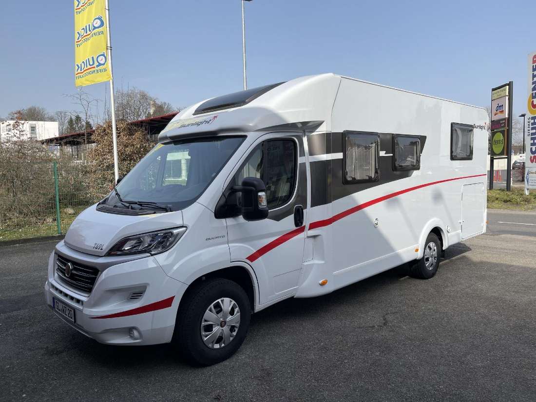 Sunlight T69L - Teilintegriertes Wohnmobil in Bergisch Gladbach