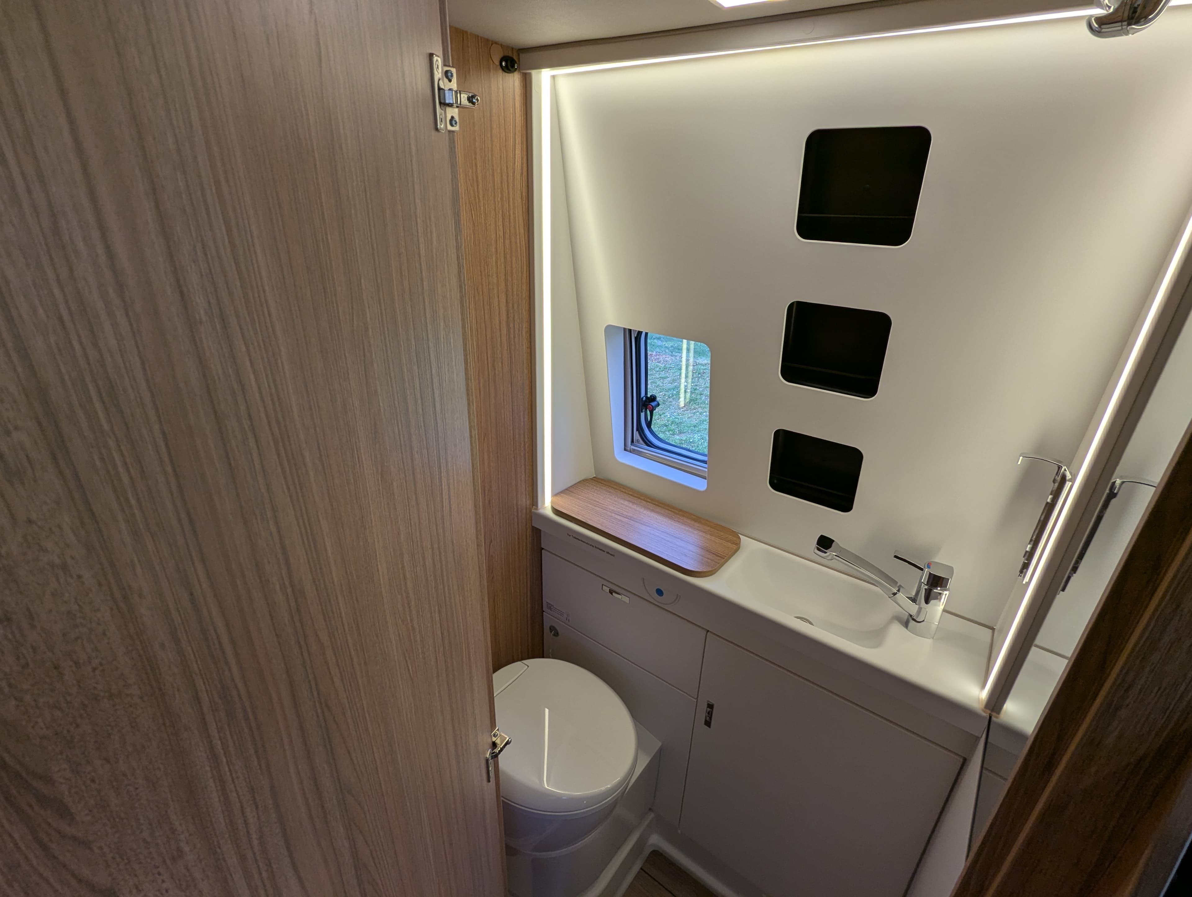 Carado CV 600 - Komfortabler Kastenwagen - Wohnmobil in Leverkusen